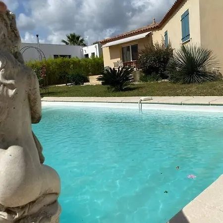 Jolie Avec Piscine Villa
